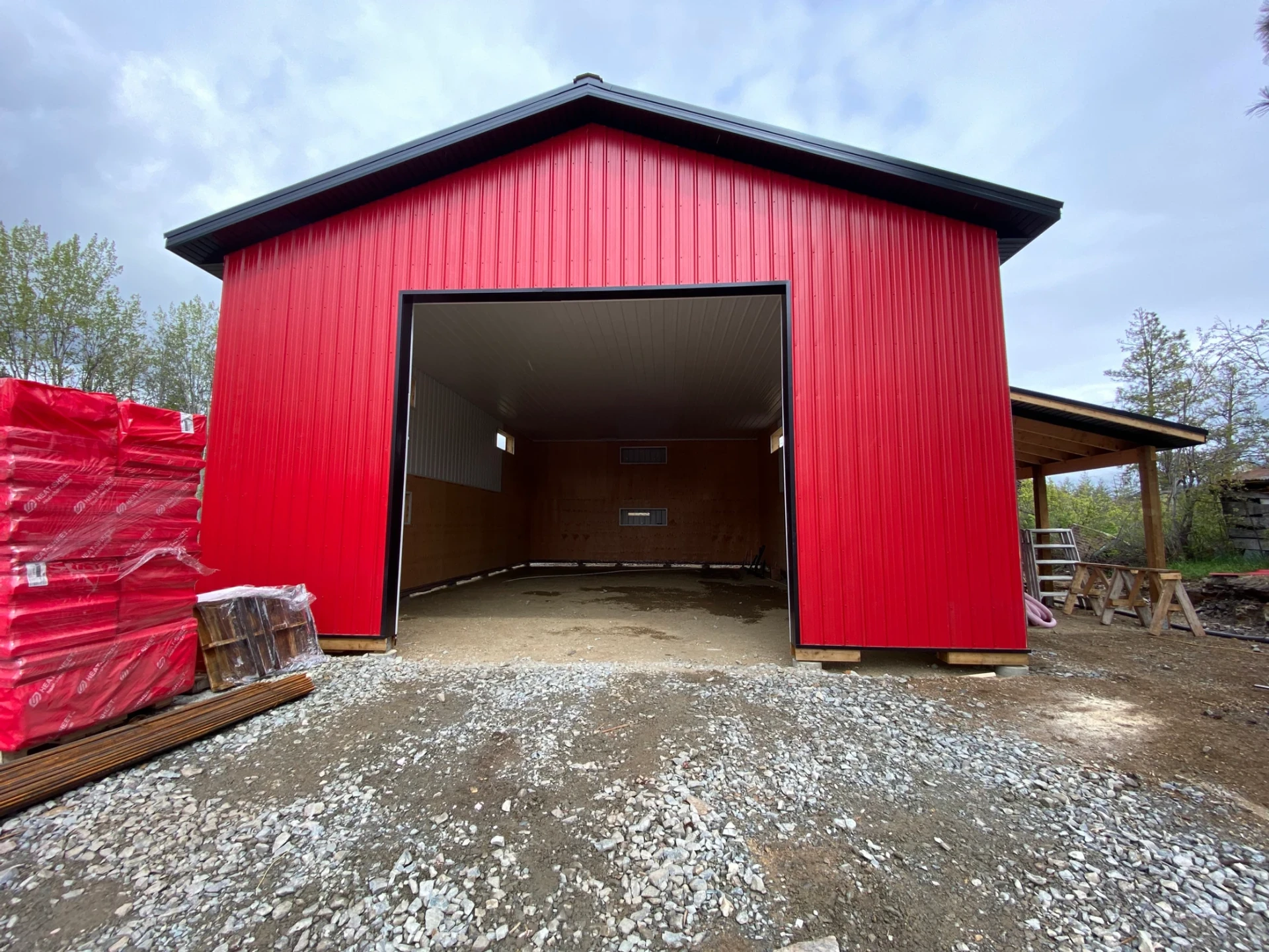 Acreage shop exterior with large doors