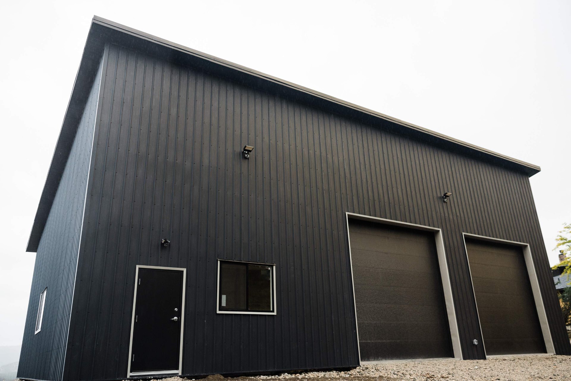 Post-frame garage with corner doors in the South Okanagan