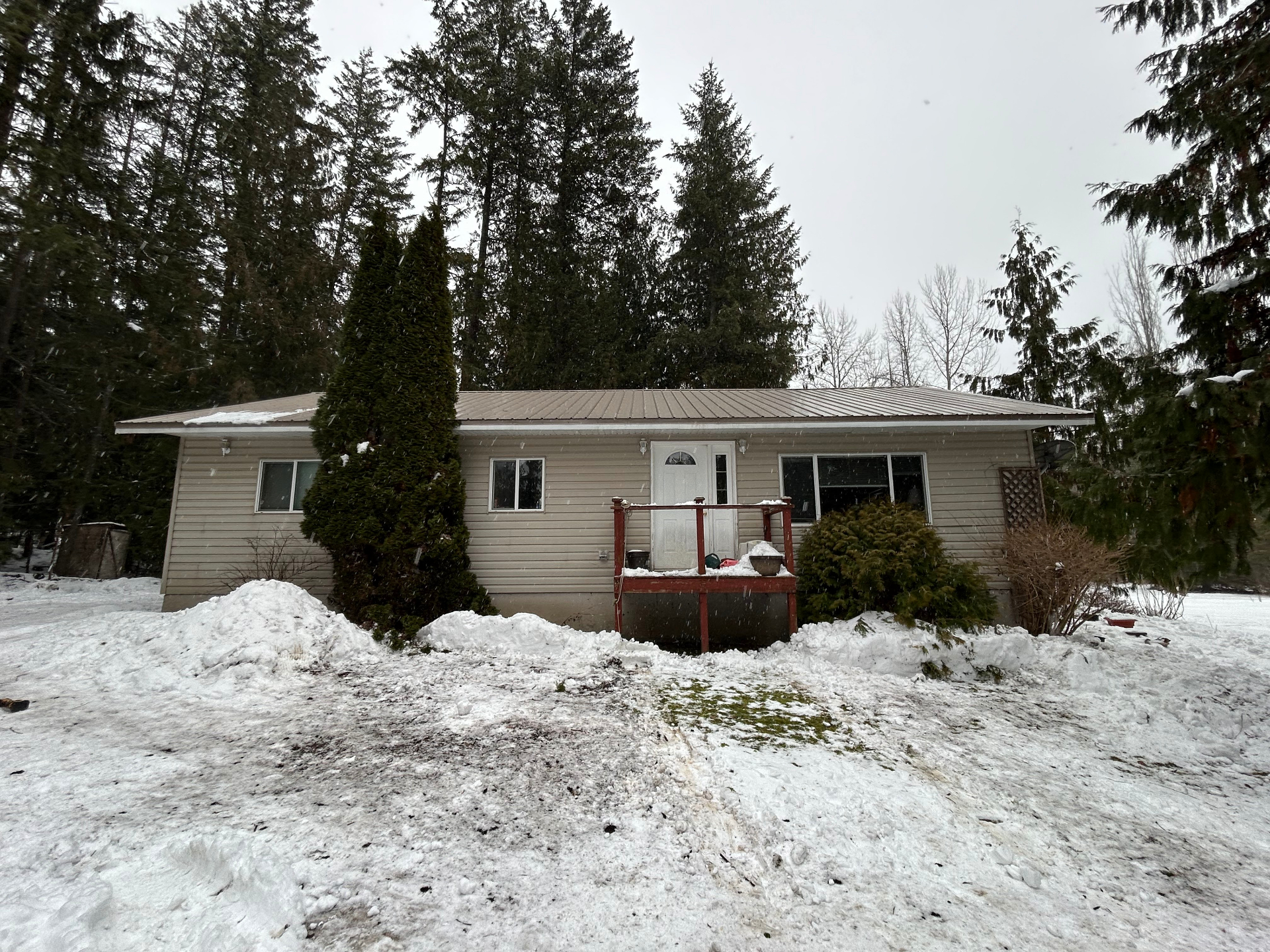 Completed residential roofing project in the Okanagan