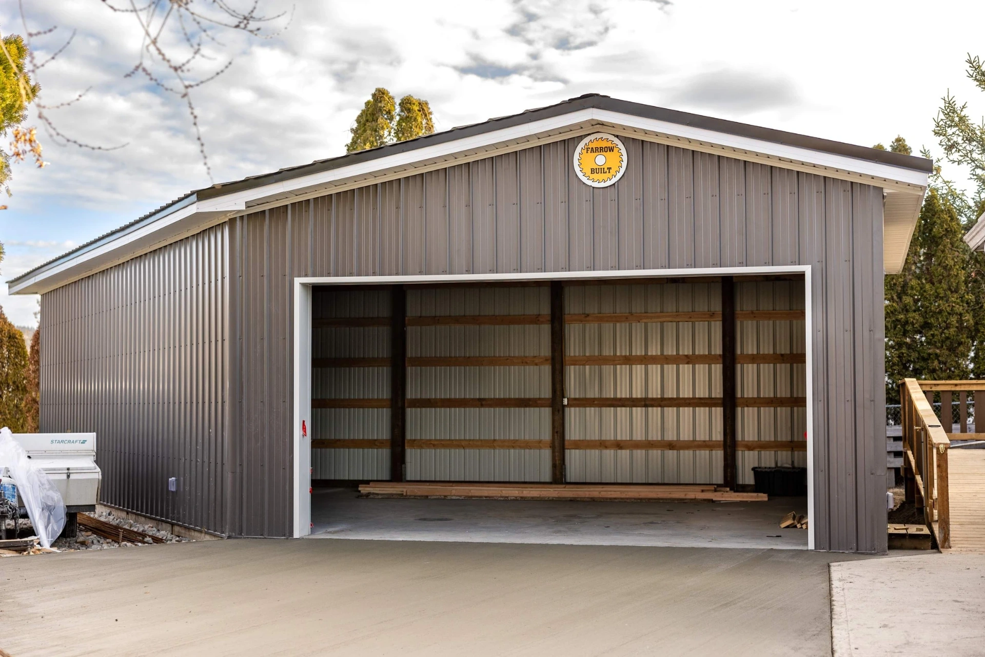 Custom post-frame shop built by Farrow Built